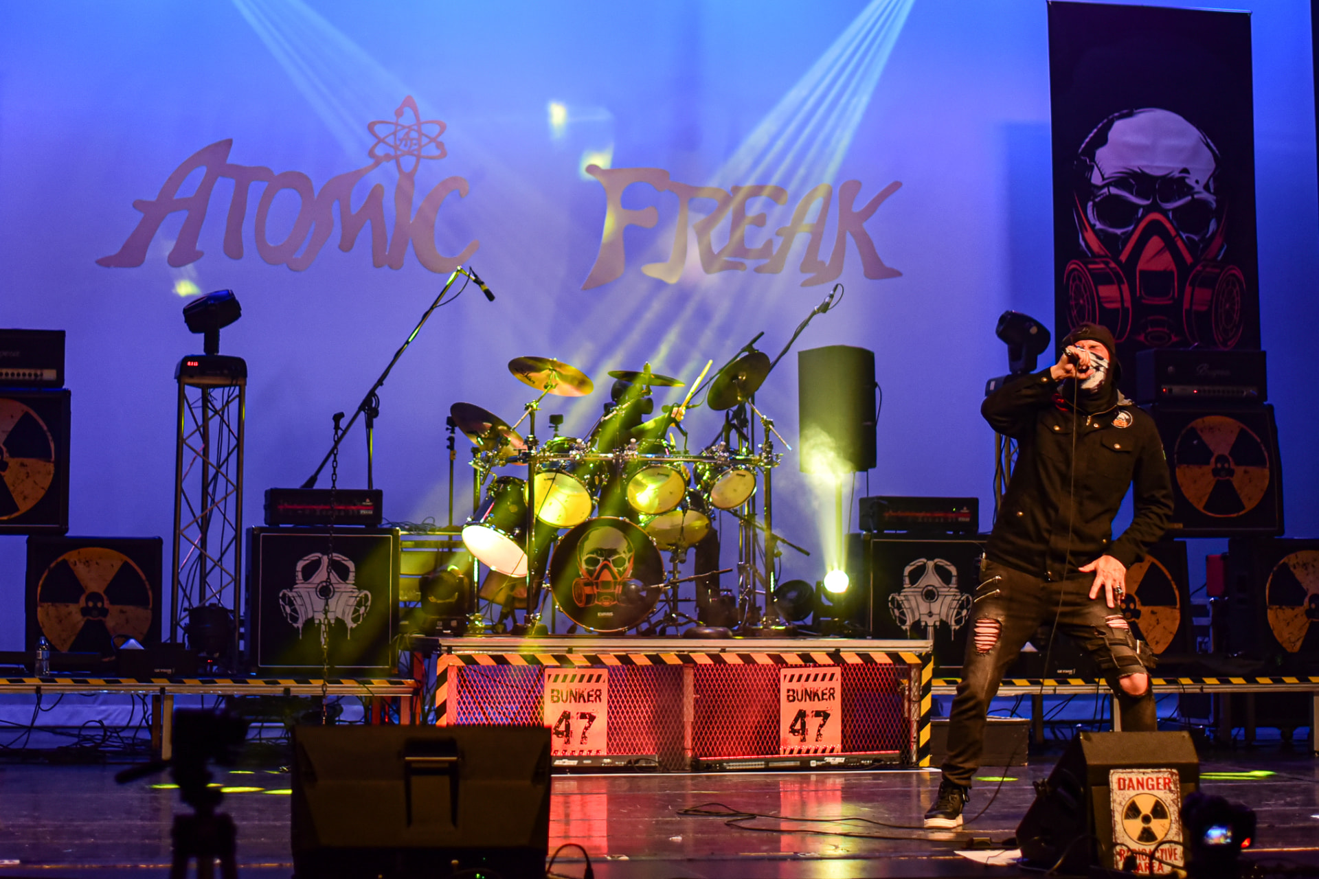 ATOMIC FREAK live photo 1